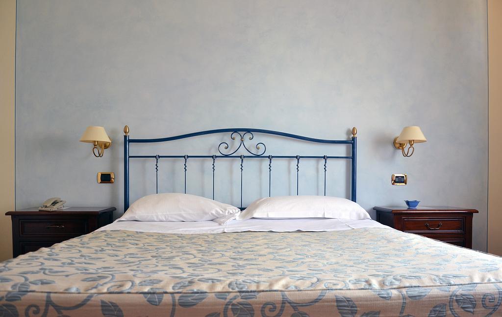 Villa Luigi Hotel & Restaurant Nuova Gestione Villa Rosa Di Martinsicuro Quarto foto